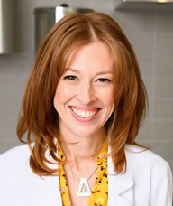 Book an Appointment with Eloise Goodwin for TCM / Acupuncture / Cupping/ Acupressure/Cosmetic