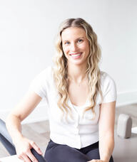 Book an Appointment with Dr. Michelle Solomon for FIX // Chiropractic + Acupuncture