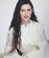 Book an Appointment with Iryna Makhnevych at Psychology & Psychotherapy in Toronto